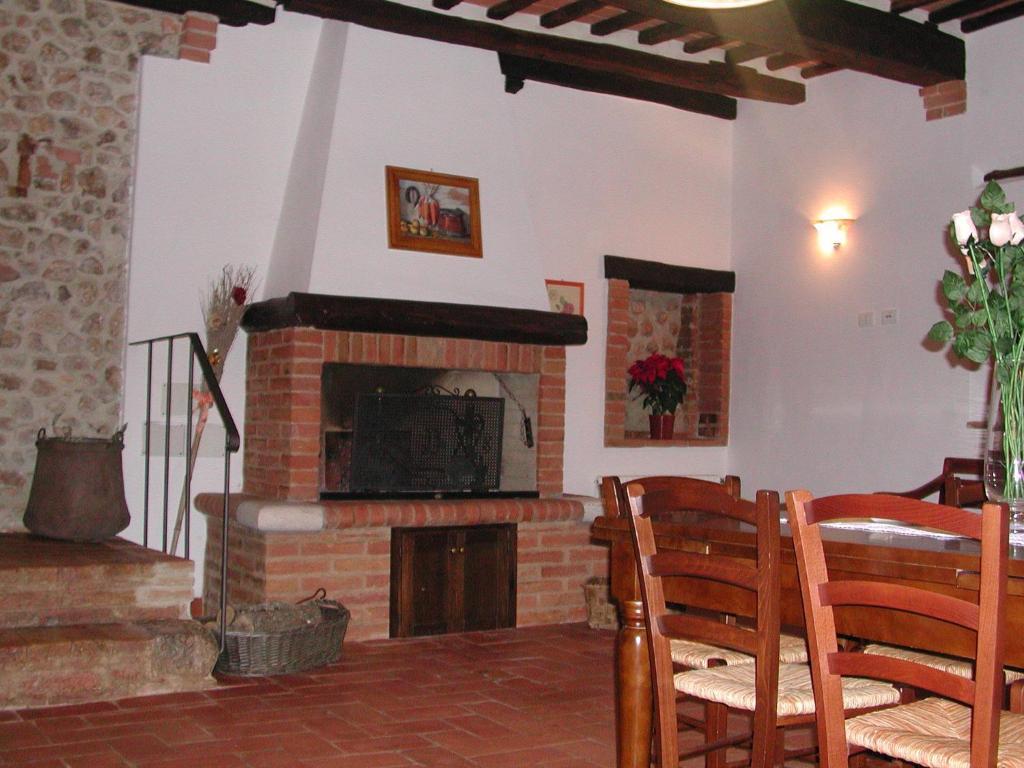 Casale Il Colombaio Di Toiano Guest House Valli Exterior photo