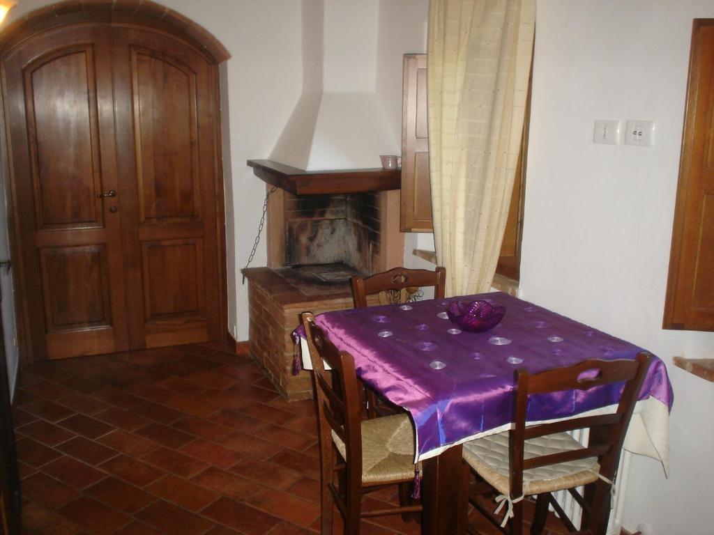 Casale Il Colombaio Di Toiano Guest House Valli Room photo